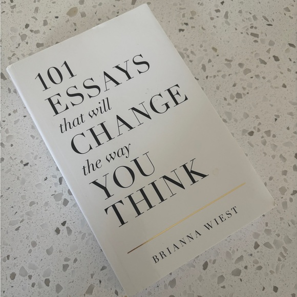 SOLD - 101 Essays that will change the way you think - Brianna West - Picture 1 of 3